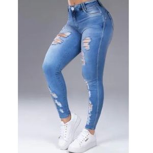 Women’s Distressed Skinny Jeans